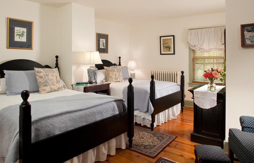 Thomas Shepherd Inn Shepherdstown Esterno foto
