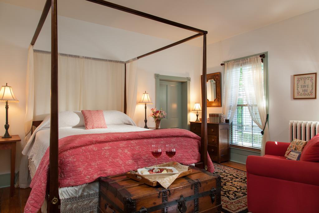 Thomas Shepherd Inn Shepherdstown Esterno foto