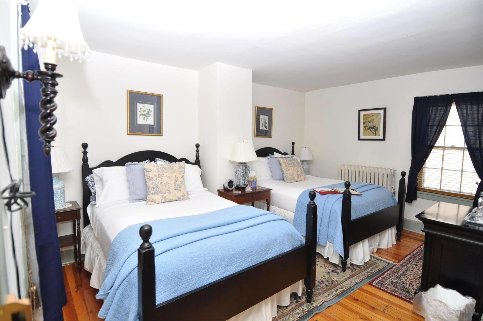 Thomas Shepherd Inn Shepherdstown Esterno foto