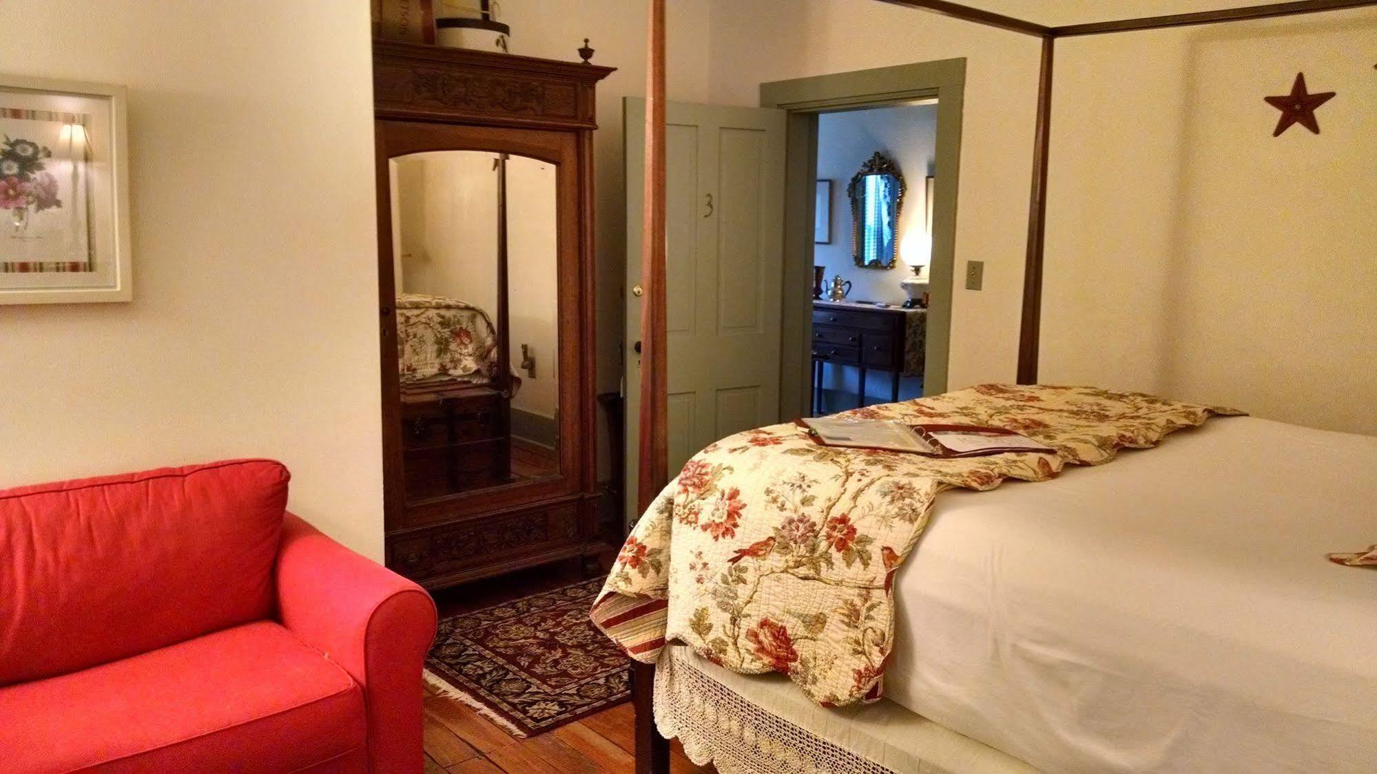 Thomas Shepherd Inn Shepherdstown Esterno foto