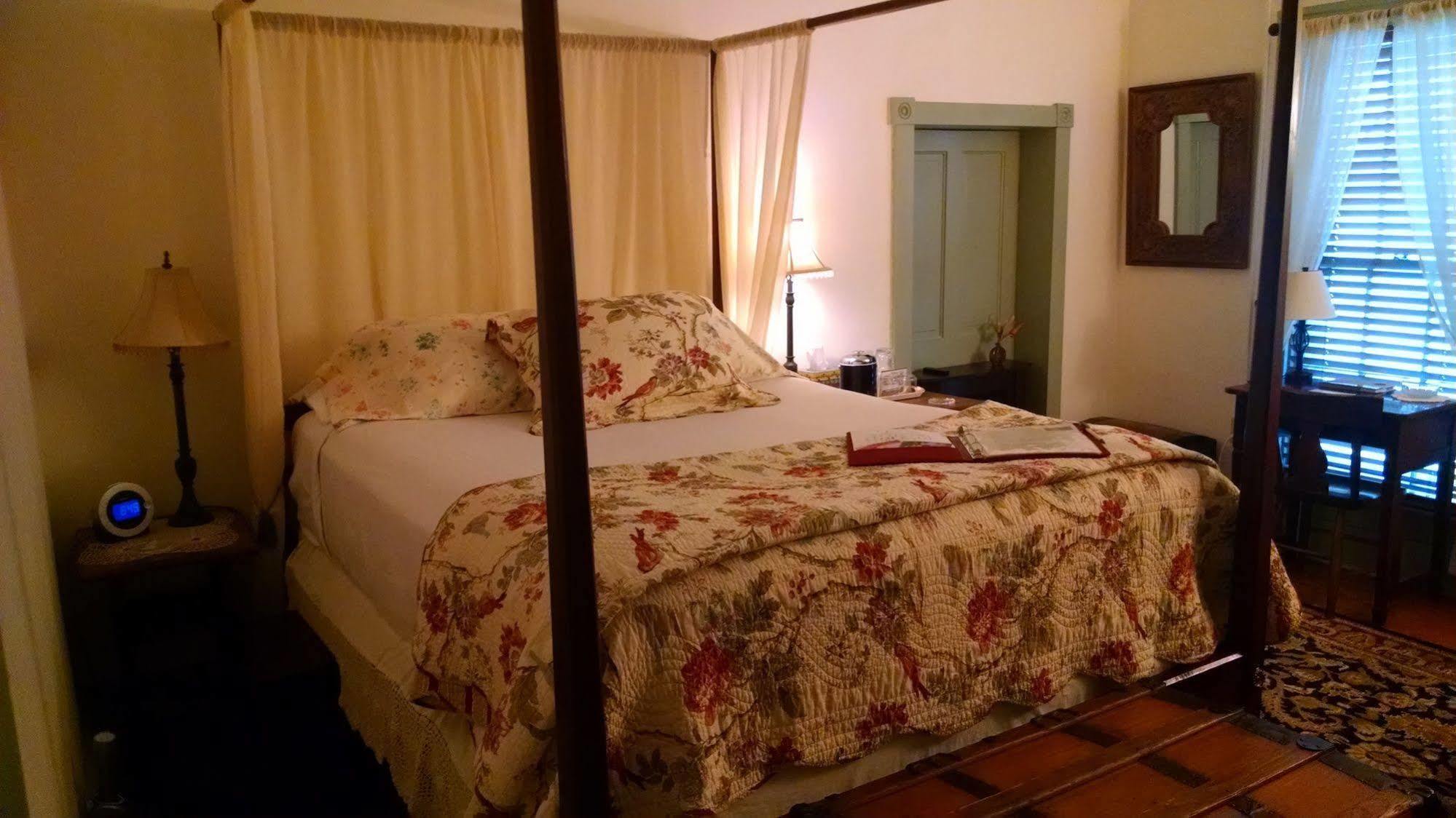 Thomas Shepherd Inn Shepherdstown Esterno foto