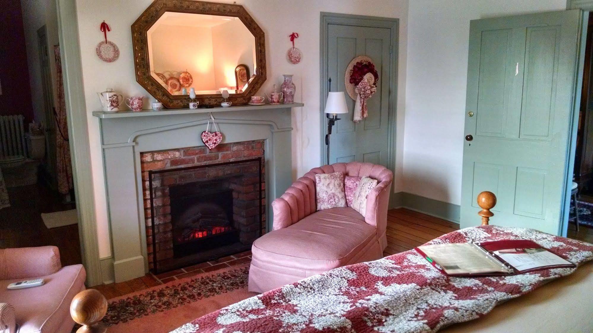 Thomas Shepherd Inn Shepherdstown Esterno foto