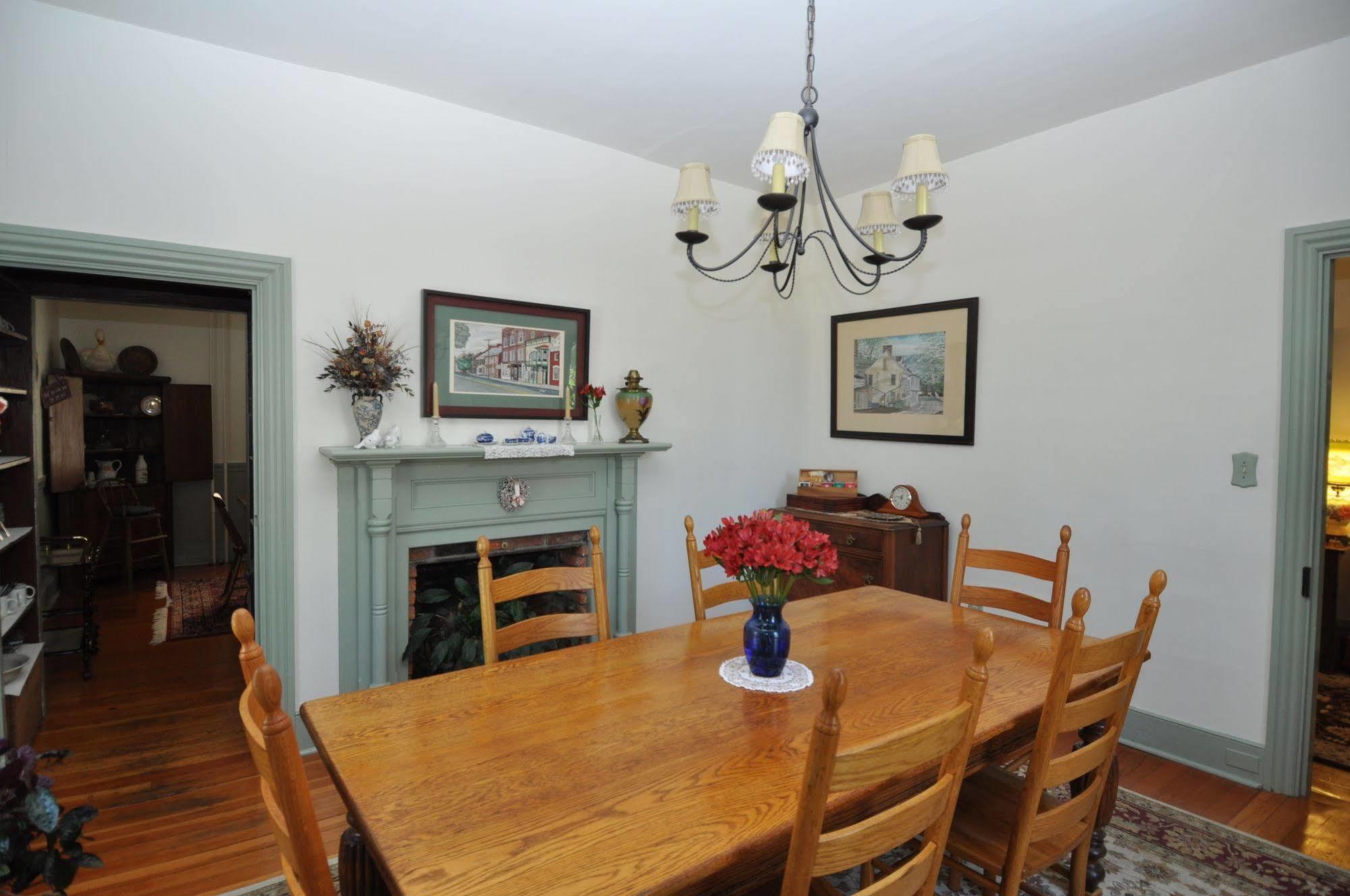 Thomas Shepherd Inn Shepherdstown Esterno foto