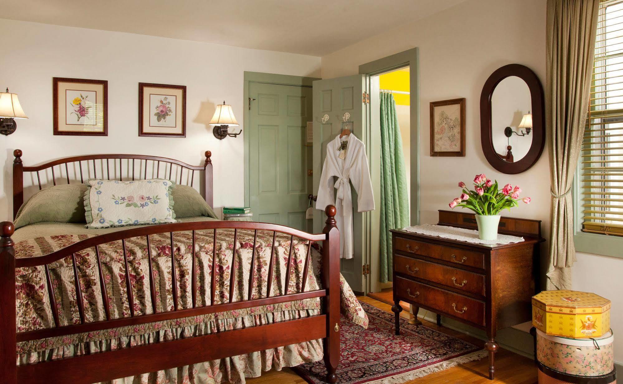 Thomas Shepherd Inn Shepherdstown Esterno foto