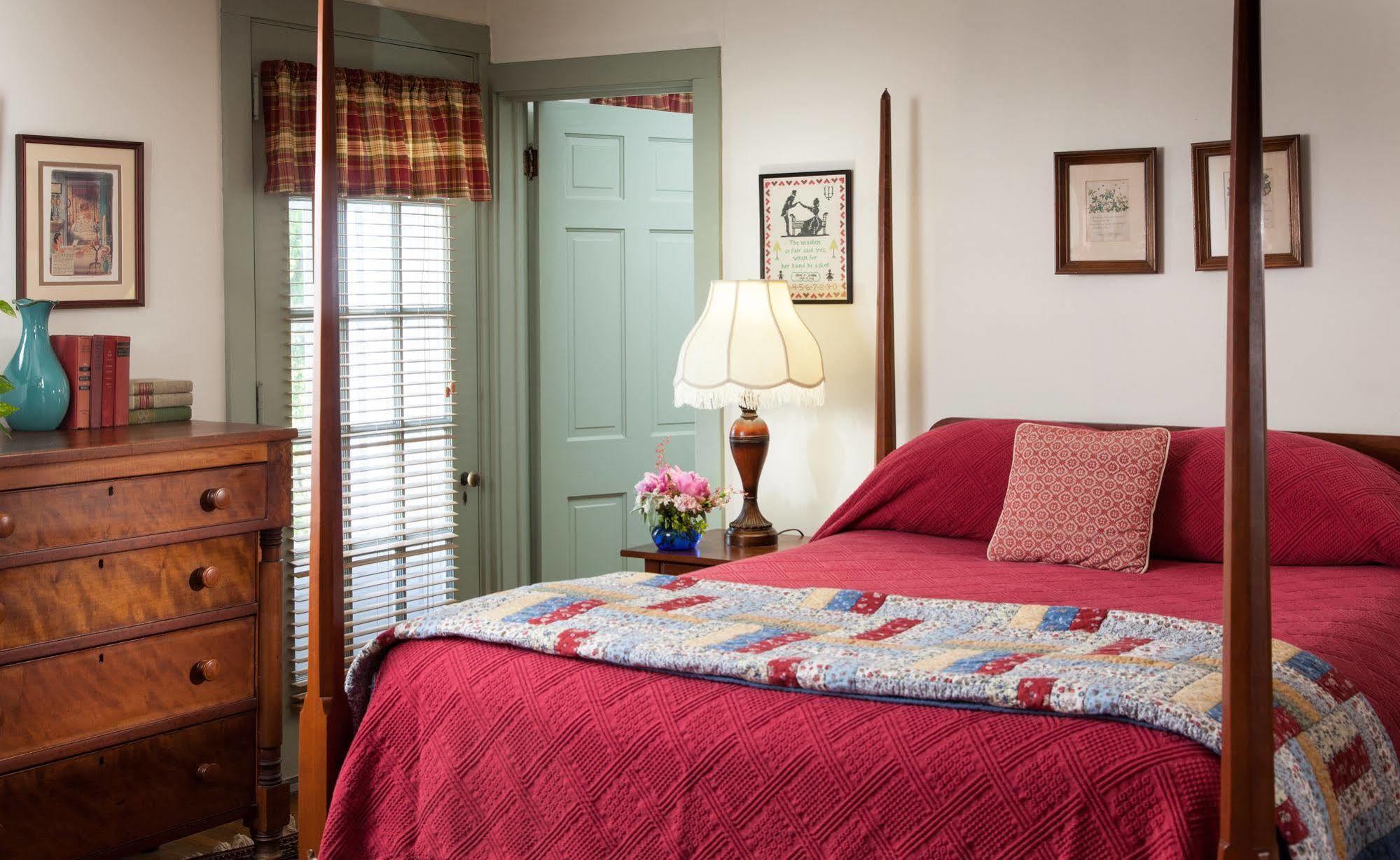Thomas Shepherd Inn Shepherdstown Esterno foto